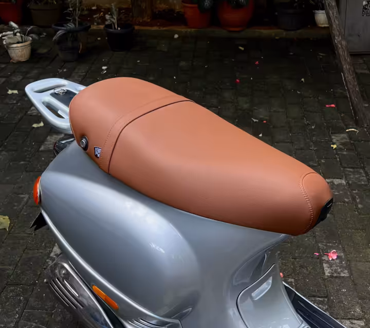 Shape Series Custom Vespa Seat